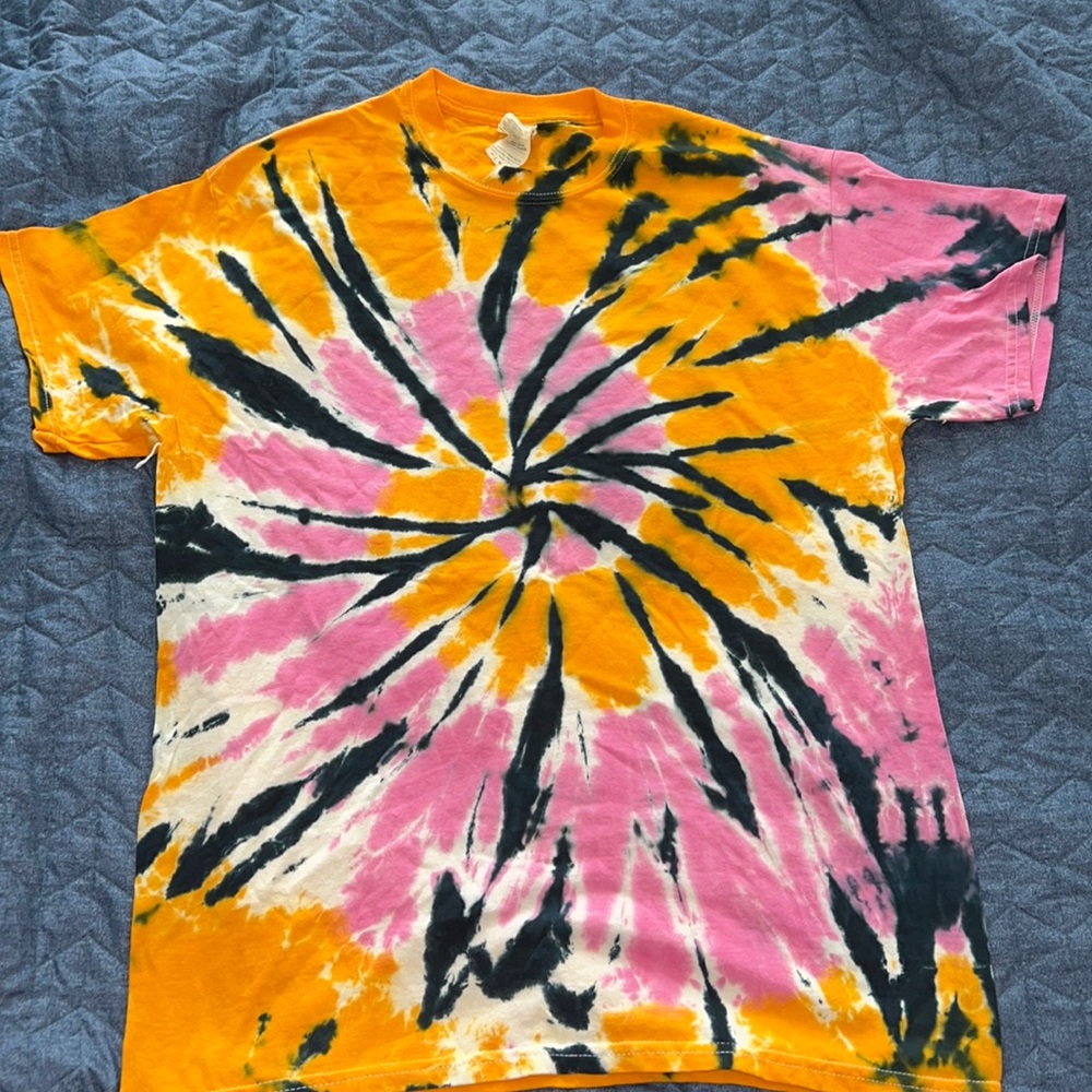 NWOT Never Worn Tie Dye Shirt Size Medium